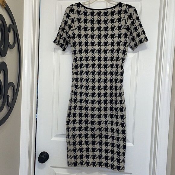 Isabella Oliver Maternity Houndstooth Sheath Dress - Picture 7 of 8